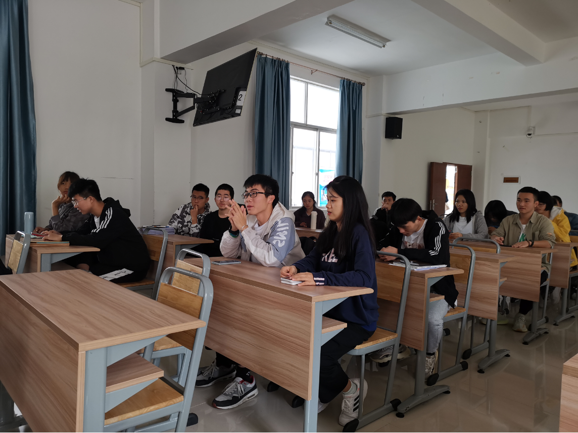 医学基础教学部召开学生代表座谈会 